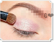 眼妆的画法图解 粉色眼妆画法让你拥有迷人甜美妆容