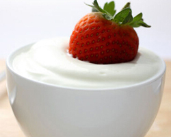 喝酸奶有助于丰胸吗 需要搭配其他食物