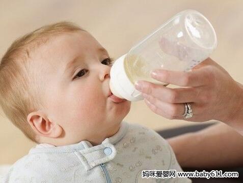 如何帮较大婴儿转高阶段配方奶粉