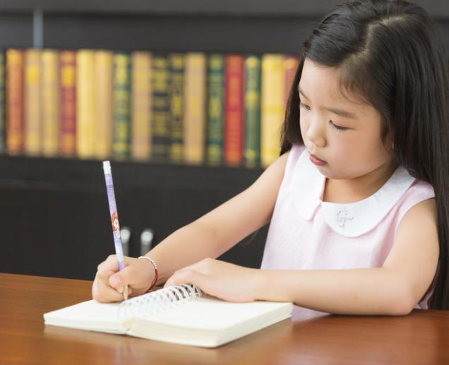 孩子写作业磨蹭的原因 为什么小孩子写作业磨蹭